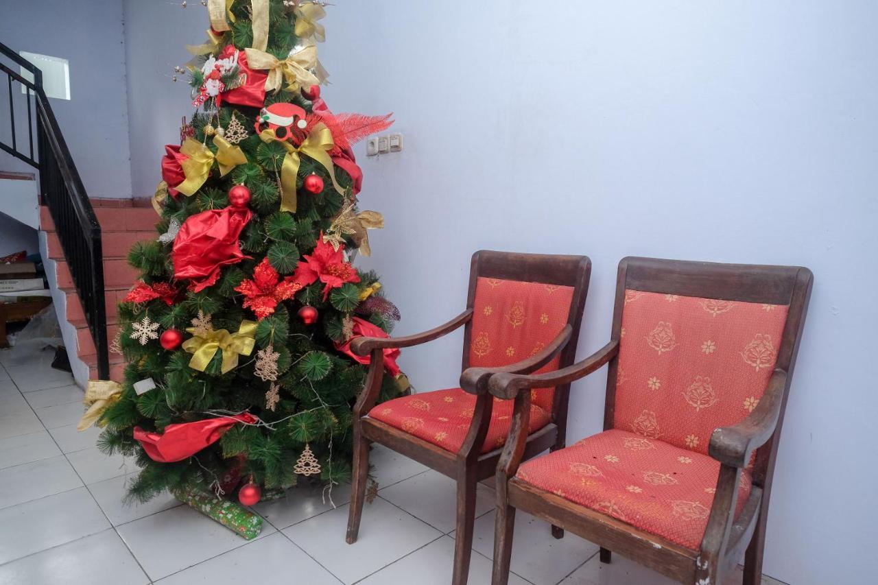 Reddoorz At Lapangan Bandara Sam Ratulangi Manado Hotel Exterior photo